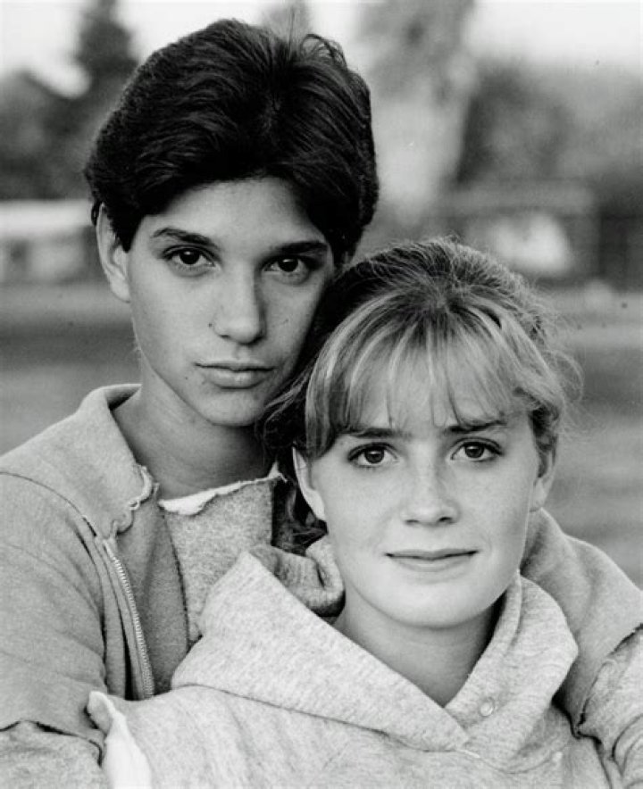 Exploring Elisabeth Shue Relationships
