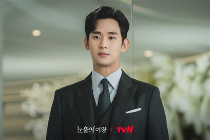 Kim Soo Hyun's Parents: The Foundation Of His Success